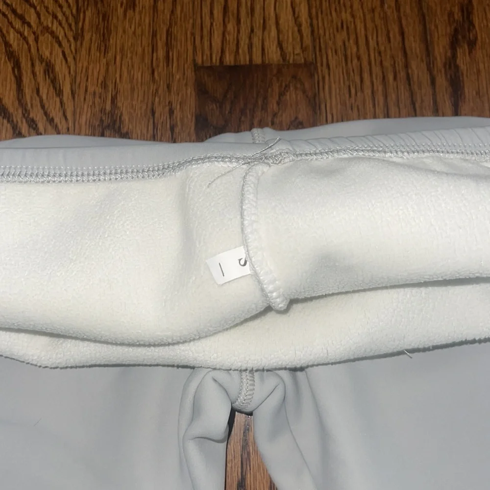 NWOT Soft.Clouds Light Gray Fleece Lined Leggings Size Small - Picture 3 of 4